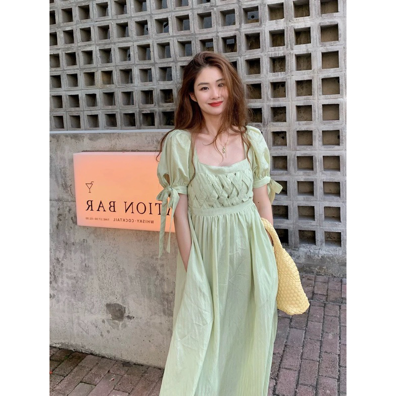 Đầm midi xanh đan chéo ngực tay phồng