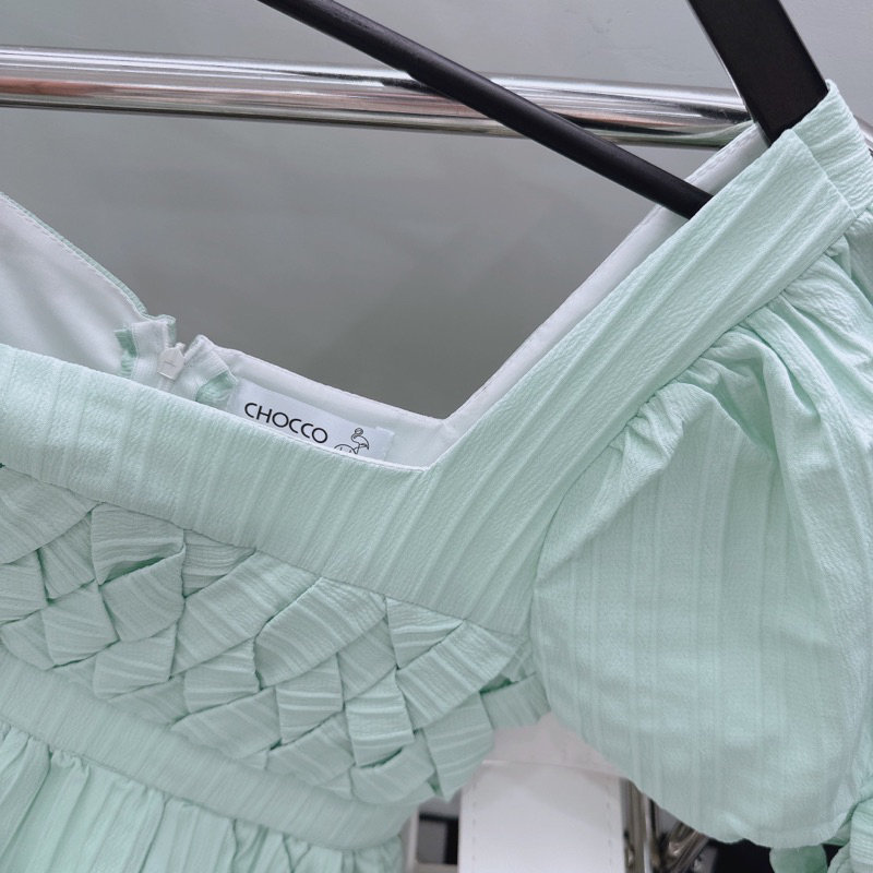 Đầm midi xanh đan chéo ngực tay phồng