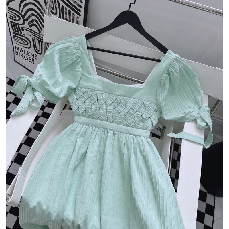 Đầm midi xanh đan chéo ngực tay phồng