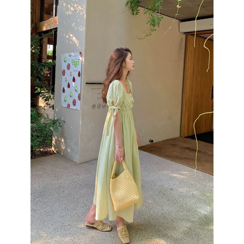 Đầm midi xanh đan chéo ngực tay phồng