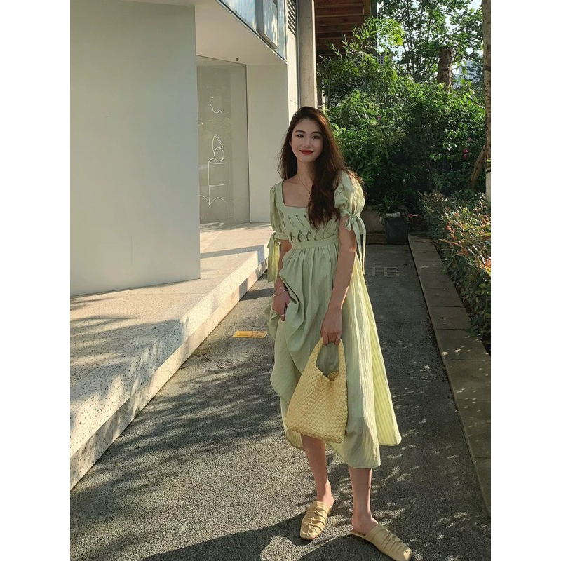 Đầm midi xanh đan chéo ngực tay phồng