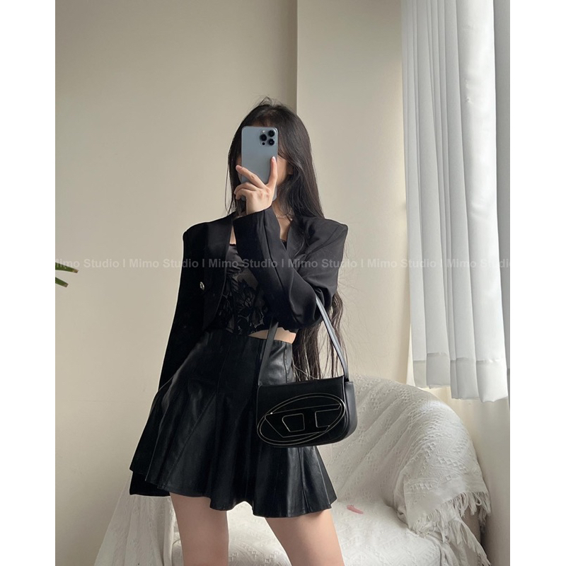 CHÂN VÁY DA DÁNG XOÈ CÓ QUẦN TRONG- ÁO KHOÁC ĐEN LỬNG - BRA CORSET