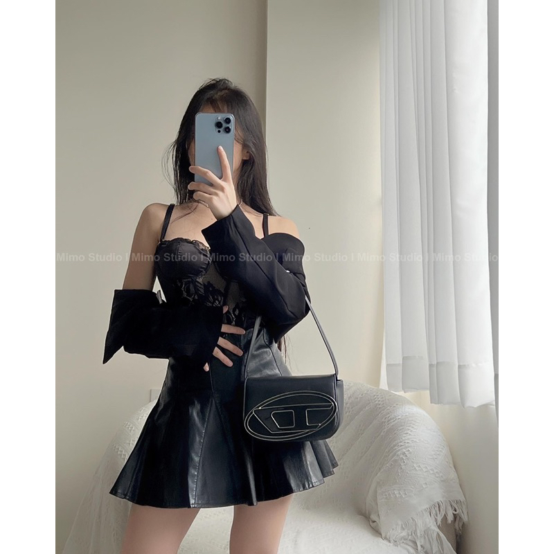 CHÂN VÁY DA DÁNG XOÈ CÓ QUẦN TRONG- ÁO KHOÁC ĐEN LỬNG - BRA CORSET