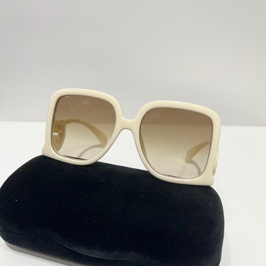 Kính mát chính hãng nữ Gucci viền be mắt vuông, len nâu, gọng logo GC điệu đà Size: 58-19-140