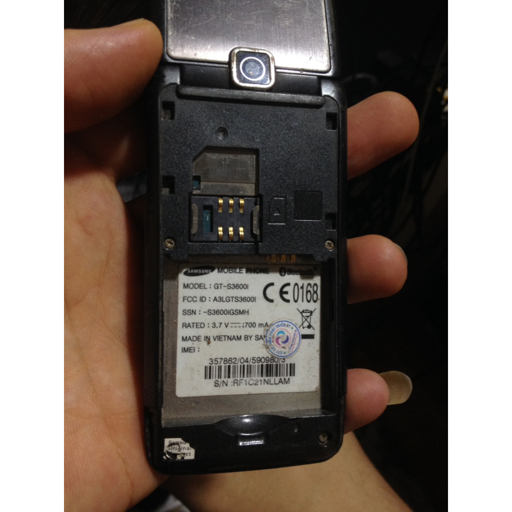 Xác SAMSUNG S3600i trùng imei, màn khá, phím ăn, nhận sjm sóng, gọi thì mất sóng, báo lắp thẻ sjm, không nắp