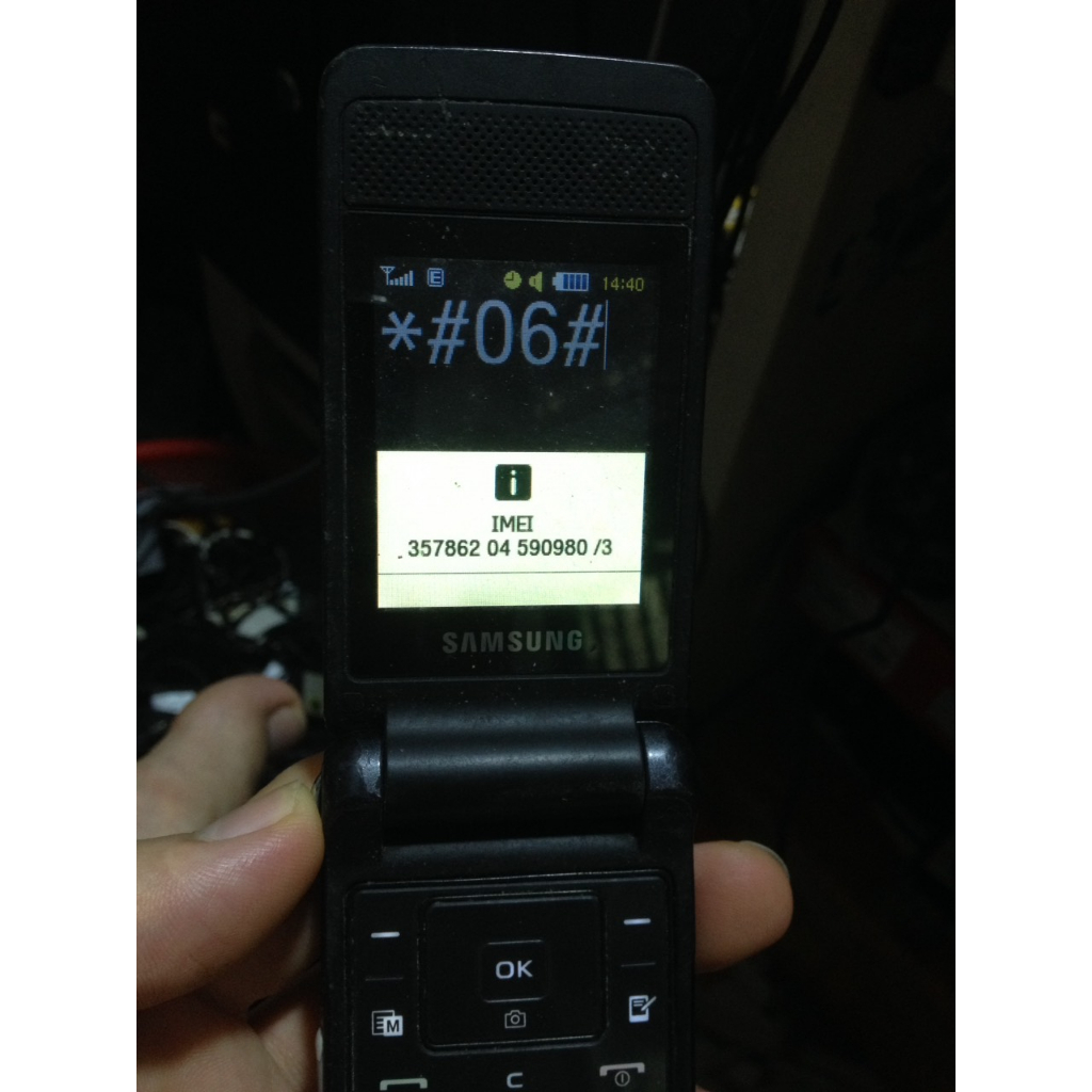 Xác SAMSUNG S3600i trùng imei, màn khá, phím ăn, nhận sjm sóng, gọi thì mất sóng, báo lắp thẻ sjm, không nắp