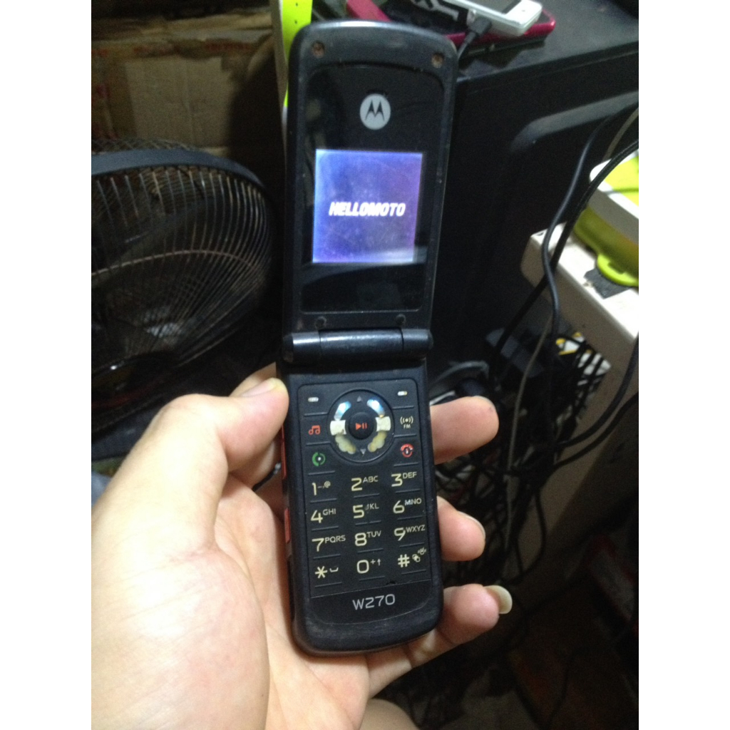 Xác MOTOROLA W270 trùng imei, màn hơi lóa nhẹ, sjm sóng tốt, loa tịt, phím hơi cứng khó bấm, máy không nắp