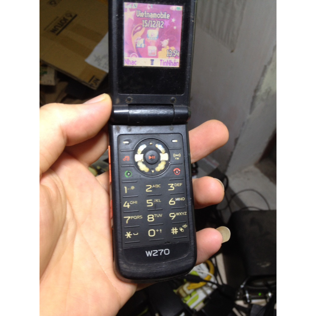 Xác MOTOROLA W270 trùng imei, màn hơi lóa nhẹ, sjm sóng tốt, loa tịt, phím hơi cứng khó bấm, máy không nắp