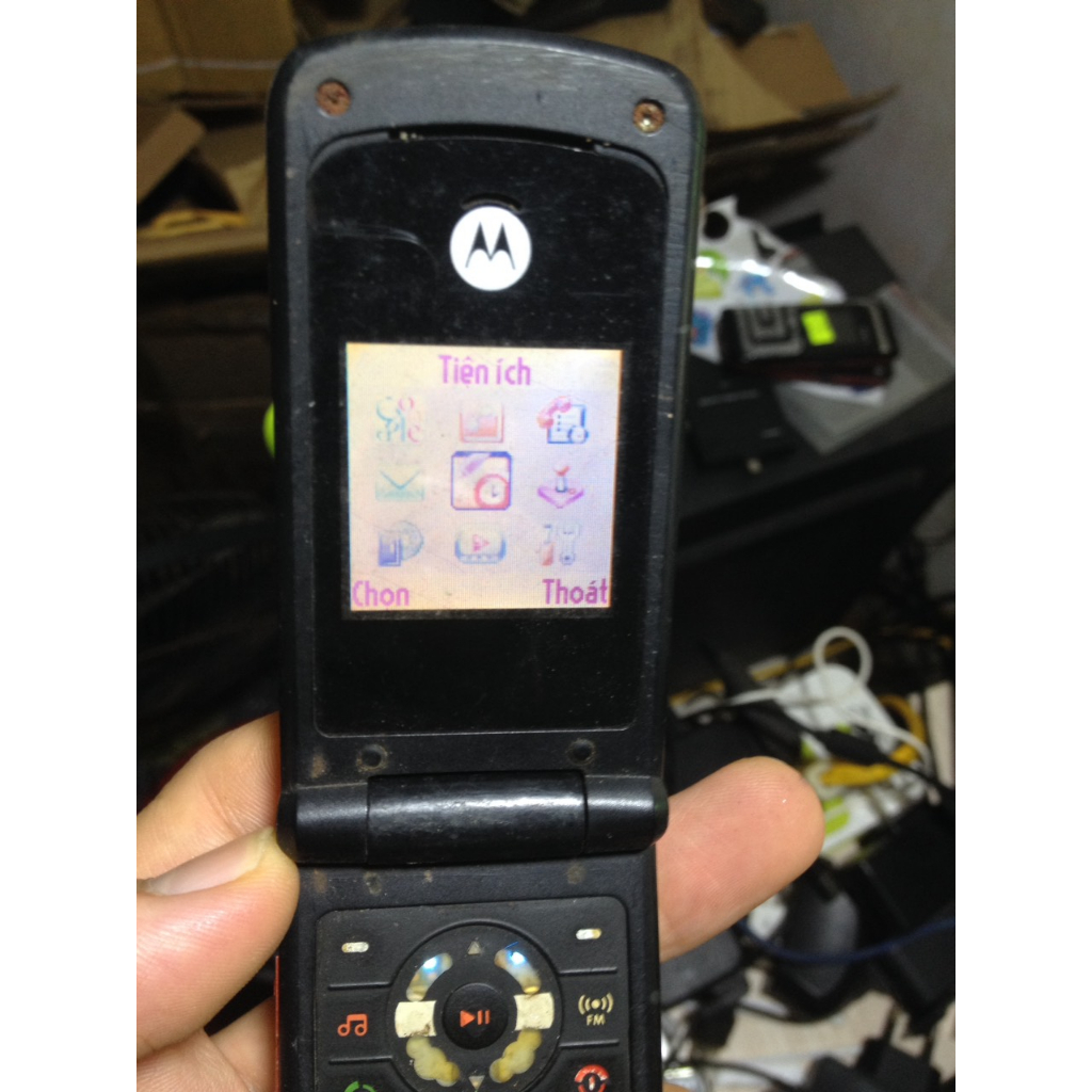 Xác MOTOROLA W270 trùng imei, màn hơi lóa nhẹ, sjm sóng tốt, loa tịt, phím hơi cứng khó bấm, máy không nắp