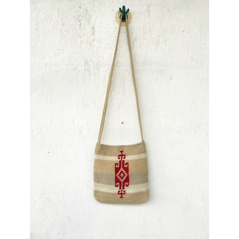 Túi đeo chéo móc len handmade