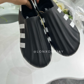 GIÀY THỂ THAO ADIFOM ĐEN KẺ TRẮNG