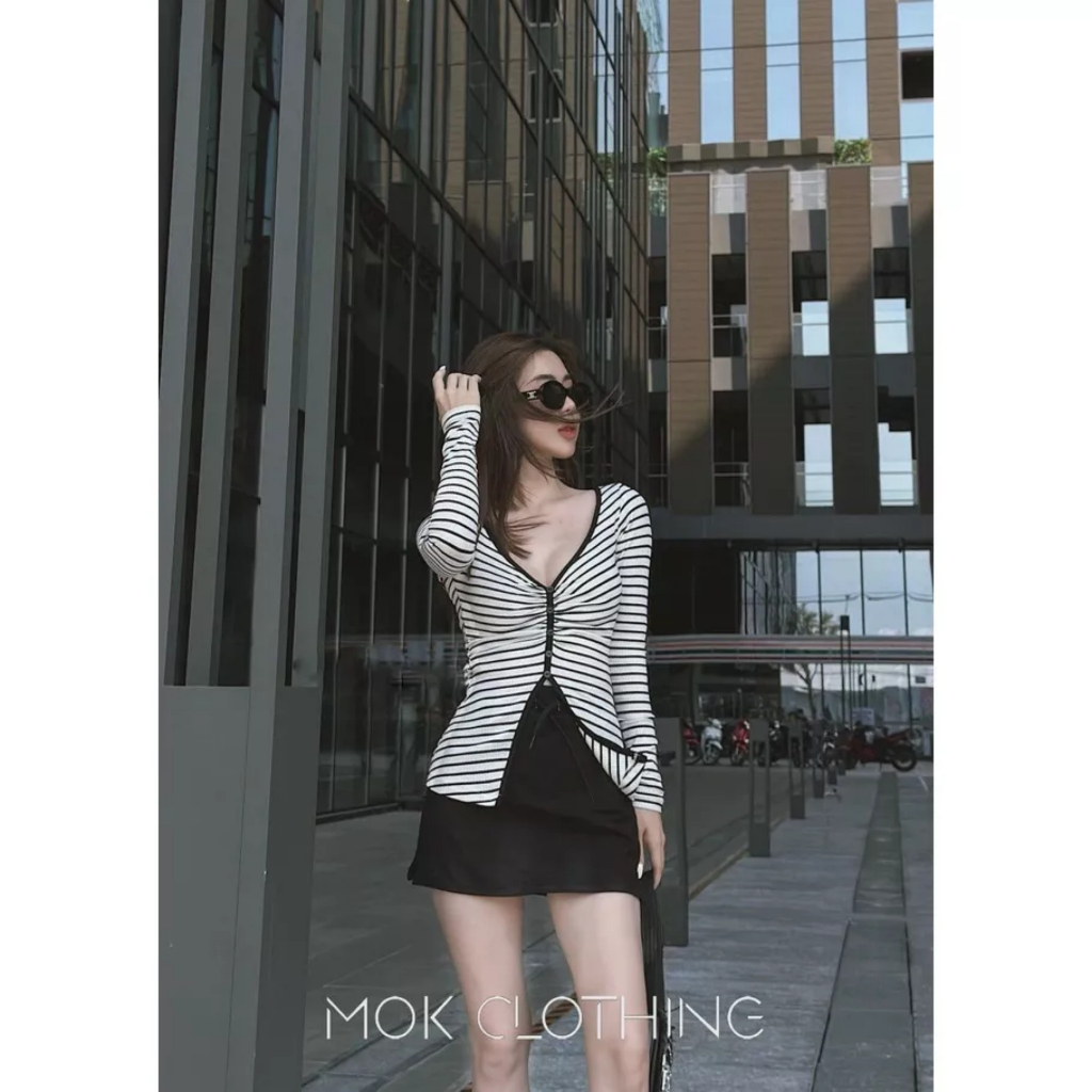 Set Bộ Áo Tay Dài Kẻ Sọc Ôm Body Xẻ Giữa Phối Chân Váy Ngắn Siêu Xinh M528
