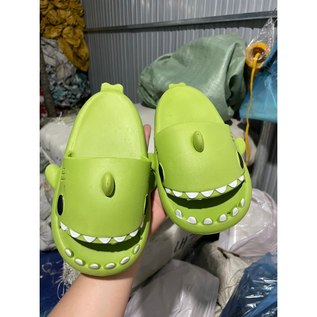 Dép bánh mì cá mập há miệng đế chaos siêu nhẹ cho người lớn và trẻ em  dễ thương mang trong nhà , dạo phố có ảnh thật