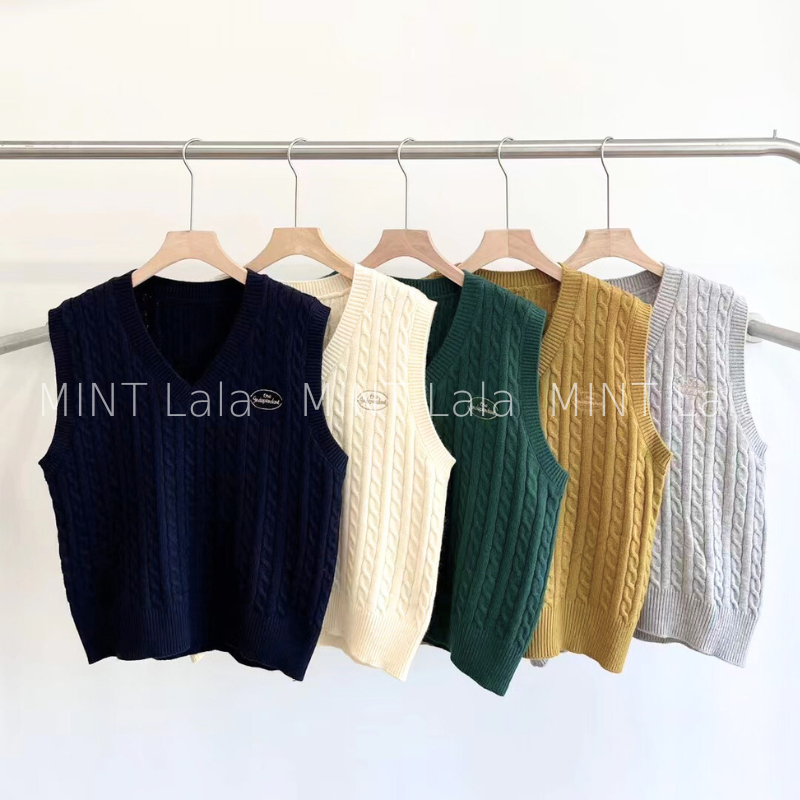 Áo Gile Len Nữ Vặn Thừng Cổ V Hàn Quốc Thêu Chữ