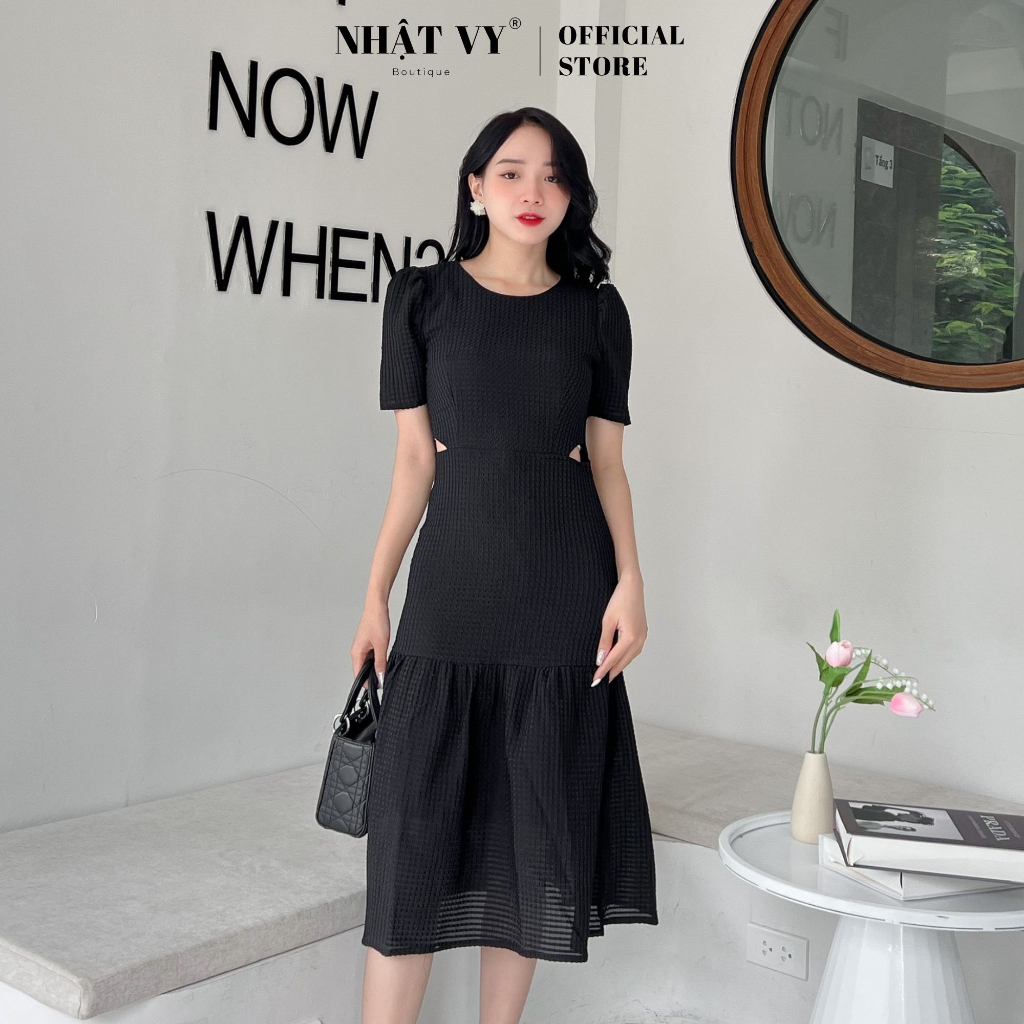 Đầm dự tiệc Nhật Vy cổ tròn tay ngắn xẻ 2 bên eo dáng ôm chất sọc xốp phù hợp đi chơi , du lịch sang chảnh - D2526