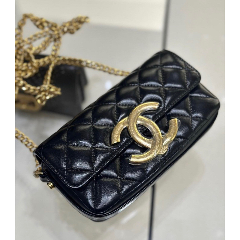 Túi đeo vai đeo chéo chần trám size 18 logo xích vàng W166-18 fullbox nam châm nguyên seal