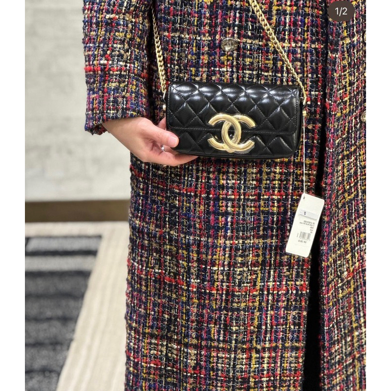 Túi đeo vai đeo chéo chần trám size 18 logo xích vàng W166-18 fullbox nam châm nguyên seal