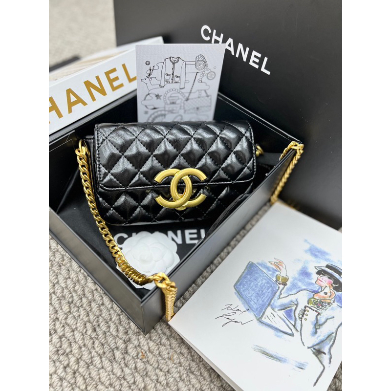 Túi đeo vai đeo chéo chần trám size 18 logo xích vàng W166-18 fullbox nam châm nguyên seal