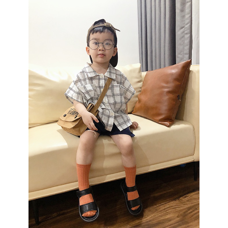 Áo sơmi kẻ vạt lệch, tay trùm