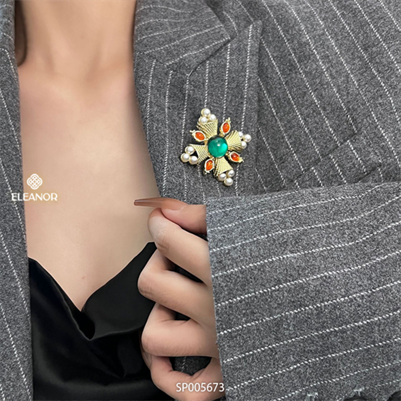 Ghim cài áo nam nữ Eleanor Accessories hình chuông đính đá ngọc trai nhân tạo phụ kiện thời trang 5673