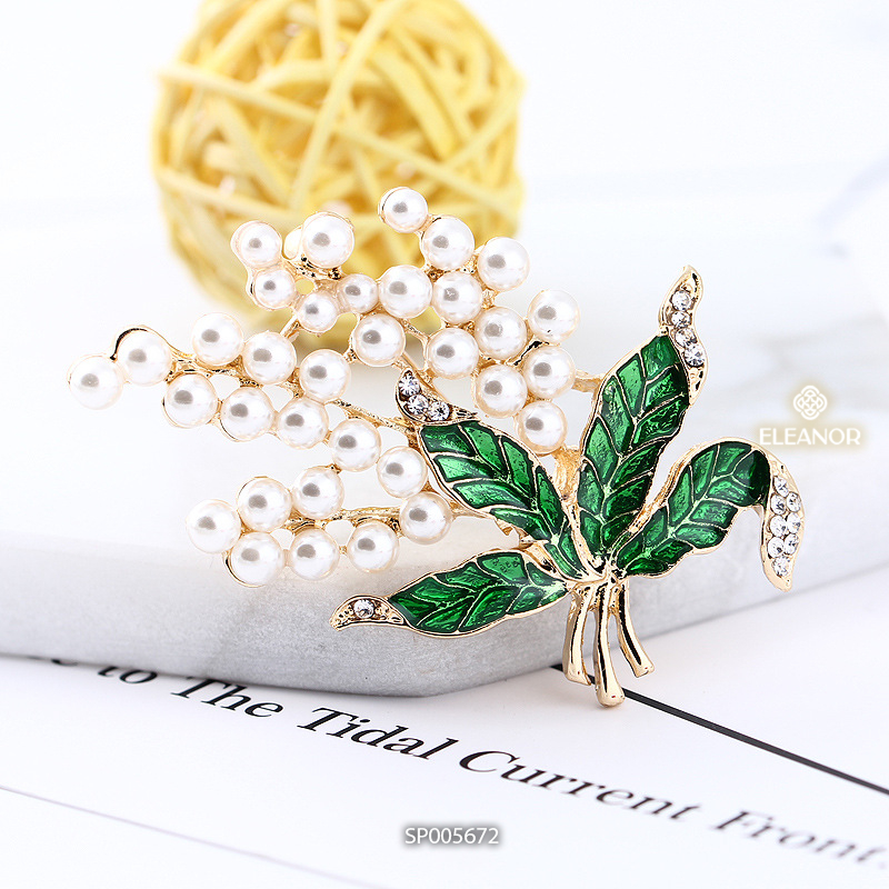 Ghim cài áo nữ Eleanor Accessories hình bó hoa đính đá ngọc trai nhân tạo phụ kiện thời trang 5672
