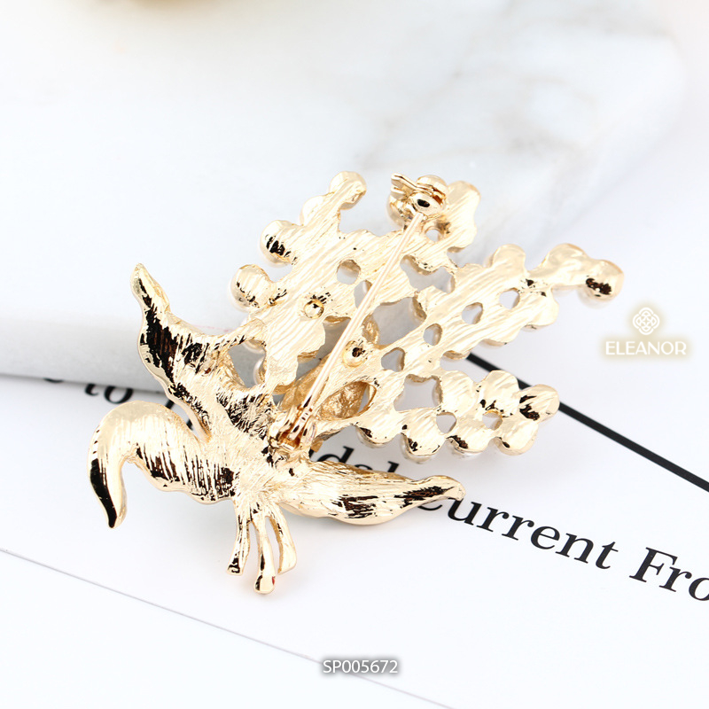 Ghim cài áo nữ Eleanor Accessories hình bó hoa đính đá ngọc trai nhân tạo phụ kiện thời trang 5672