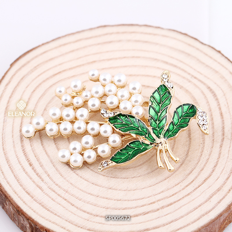 Ghim cài áo nữ Eleanor Accessories hình bó hoa đính đá ngọc trai nhân tạo phụ kiện thời trang 5672