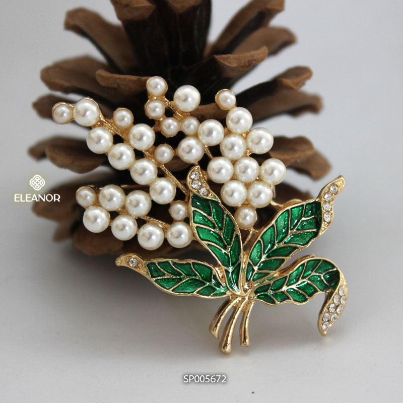 Ghim cài áo nữ Eleanor Accessories hình bó hoa đính đá ngọc trai nhân tạo phụ kiện thời trang 5672