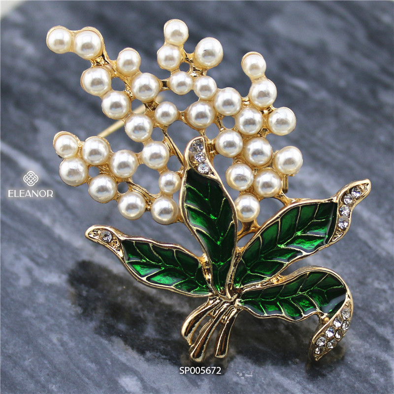 Ghim cài áo nữ Eleanor Accessories hình bó hoa đính đá ngọc trai nhân tạo phụ kiện thời trang 5672