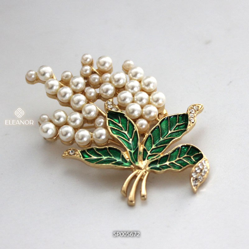Ghim cài áo nữ Eleanor Accessories hình bó hoa đính đá ngọc trai nhân tạo phụ kiện thời trang 5672