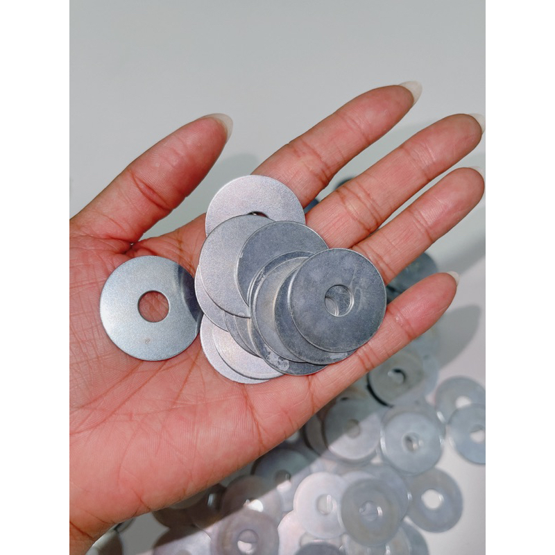 Lông đền mỏng bảng lớn 8li đường kính 3cm và 2.8cm, vòng đệm phẳng 8li sắt xi