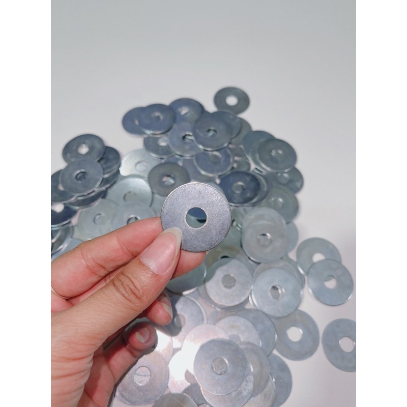 Lông đền mỏng bảng lớn 8li đường kính 3cm và 2.8cm, vòng đệm phẳng 8li sắt xi