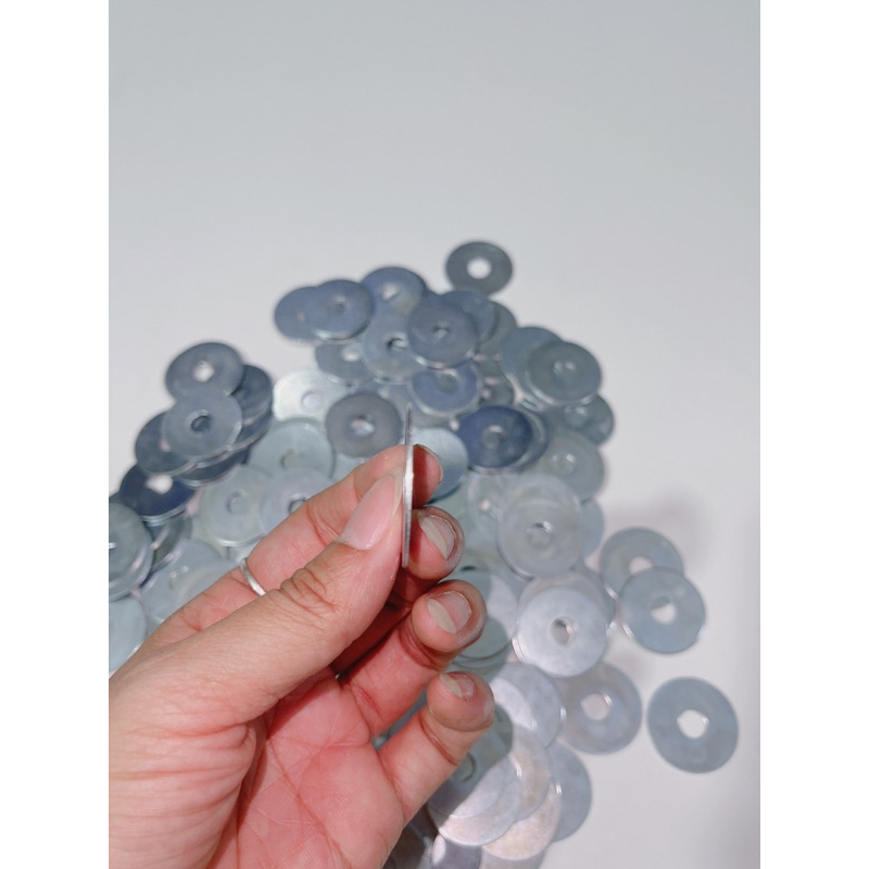 Lông đền mỏng bảng lớn 8li đường kính 3cm và 2.8cm, vòng đệm phẳng 8li sắt xi