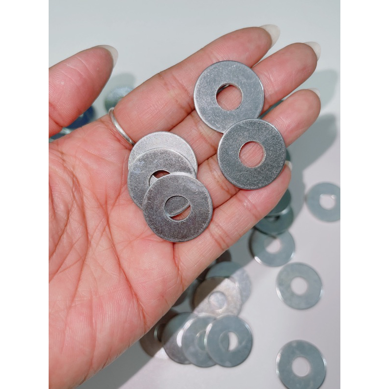 Lông đền mỏng bảng lớn 8li đường kính 3cm và 2.8cm, vòng đệm phẳng 8li sắt xi