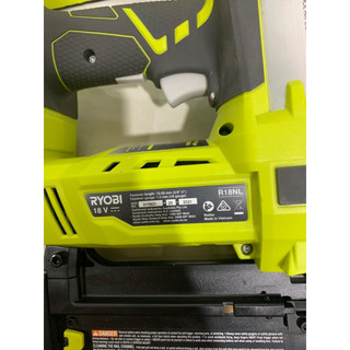 máy bắn đinh F ryobi