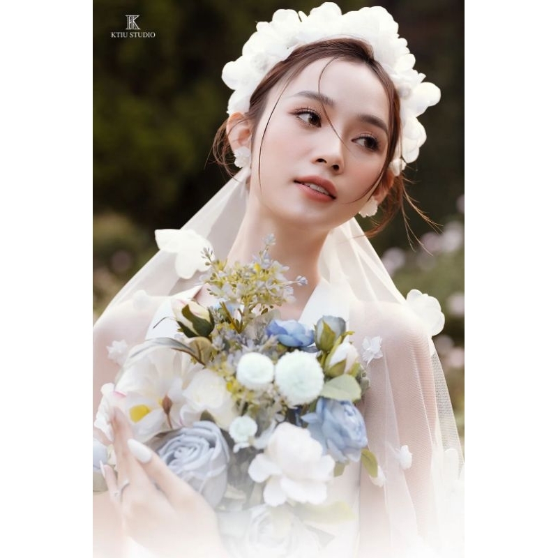 Lúp cô dâu chụp ảnh đính hoa đẹp