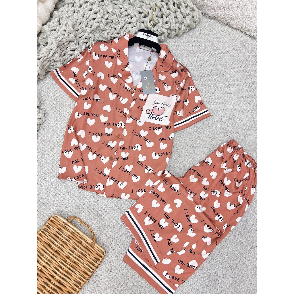 Bộ đồ ngủ mặc nhà Sam cao cấp dáng áo cộc quần ngố họa tiết tim phối chữ đơn giản trẻ trung năng động