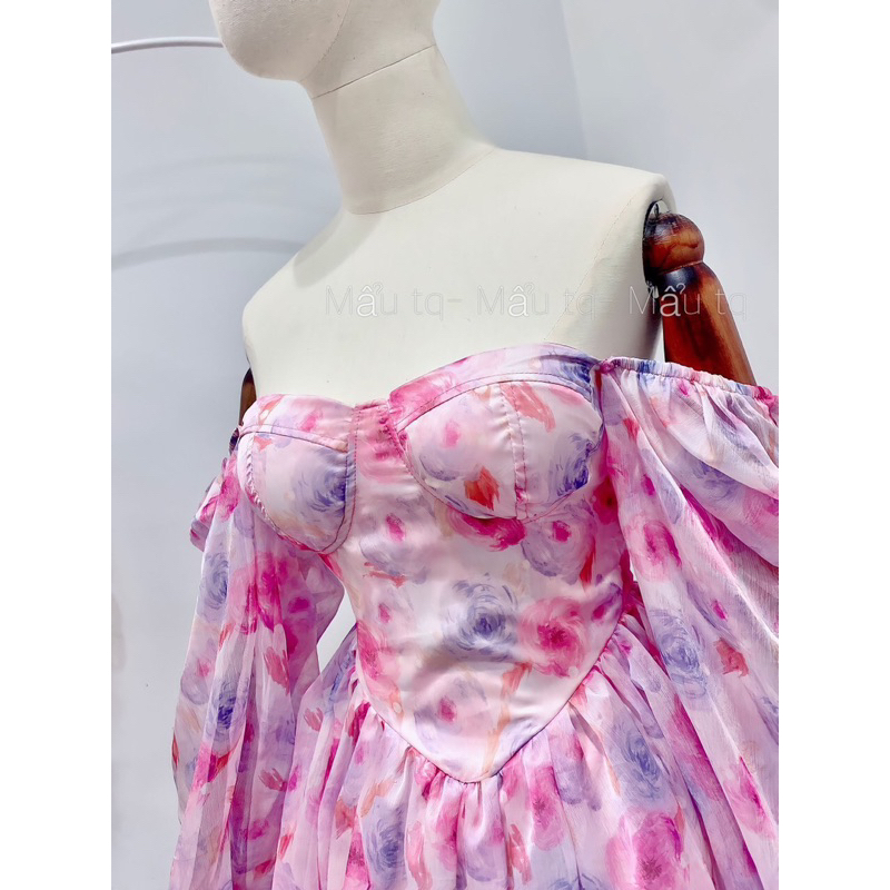 Váy hoa voan dài tay hở lưng