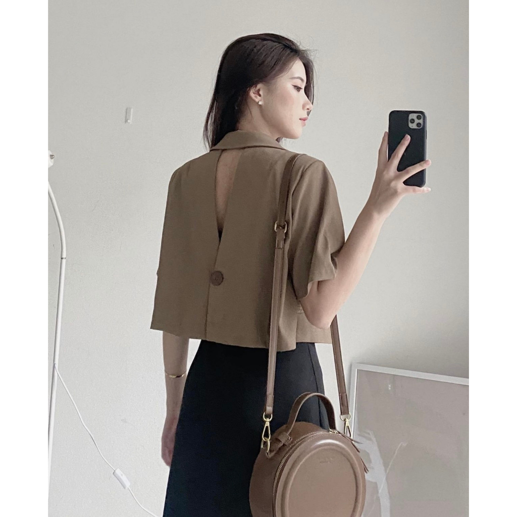 Áo blazer 2 cúc khoét lưng kiểu dáng croptop - Retrostyle - Avestcrtholung/P7K3 | BigBuy360 - bigbuy360.vn