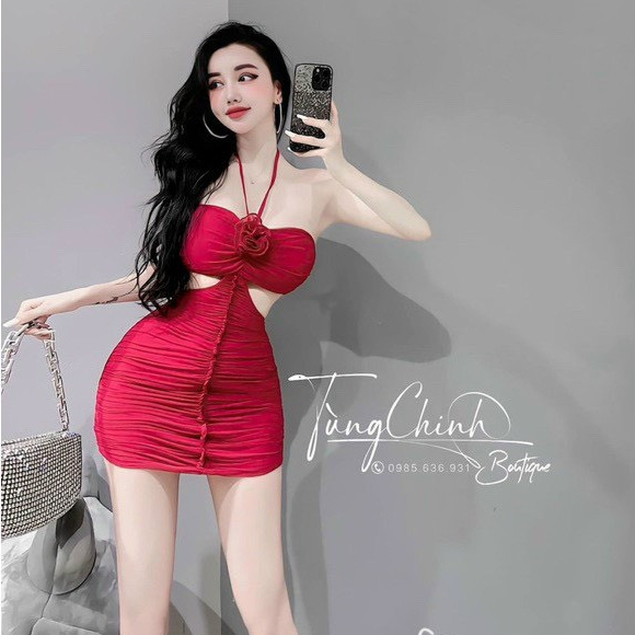 Đầm yếm ống đính hoa hồng trước ngực ôm body nhúm sườn khoét eo dáng ngắn sexy , chất thun gân mềm mịn