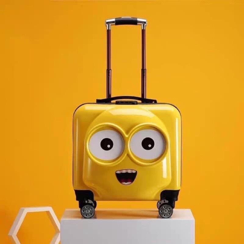 Vali minion mẫu mới nhất cho bé yêu,màu sắc vô cùng bắt mắt phù hợp cho cả bé trai và bé gái,chất liệu nhựa siêu đẹp