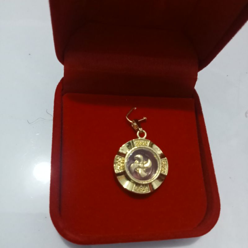 Mặt dây chuyền lưỡi hái