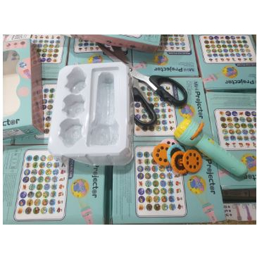 Đèn Pin chiếu hình 80 hình động vật cho bé