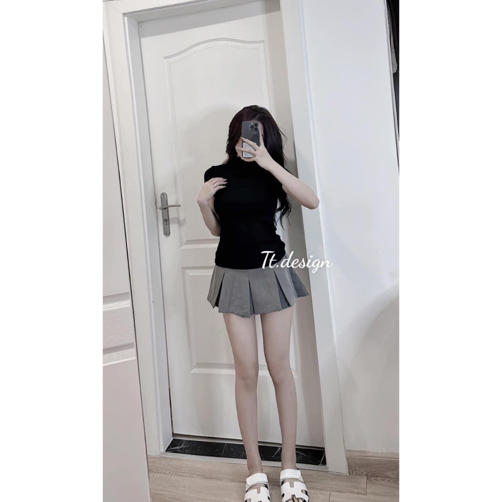 Sét áo phông đen cổ cao + chân váy xám xếp ly (kèm ảnh thật và video)