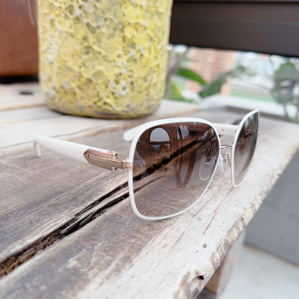 Kính Mát Salvatore Ferragamo SF150S 721 Light Gold Nobox viền trắng