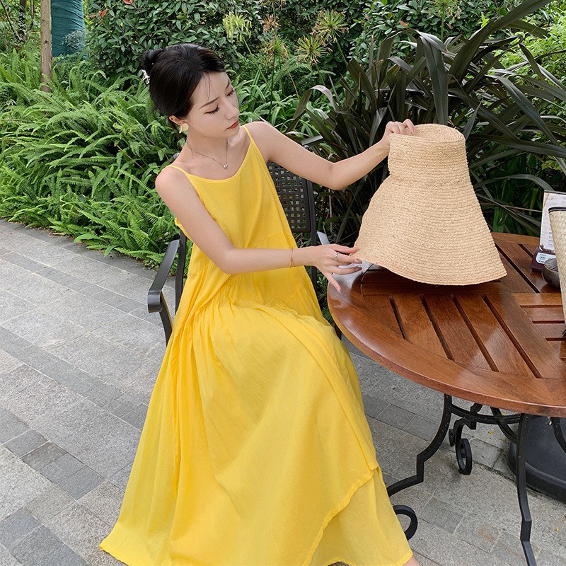 Đầm maxi vàng phong cách siêu dài