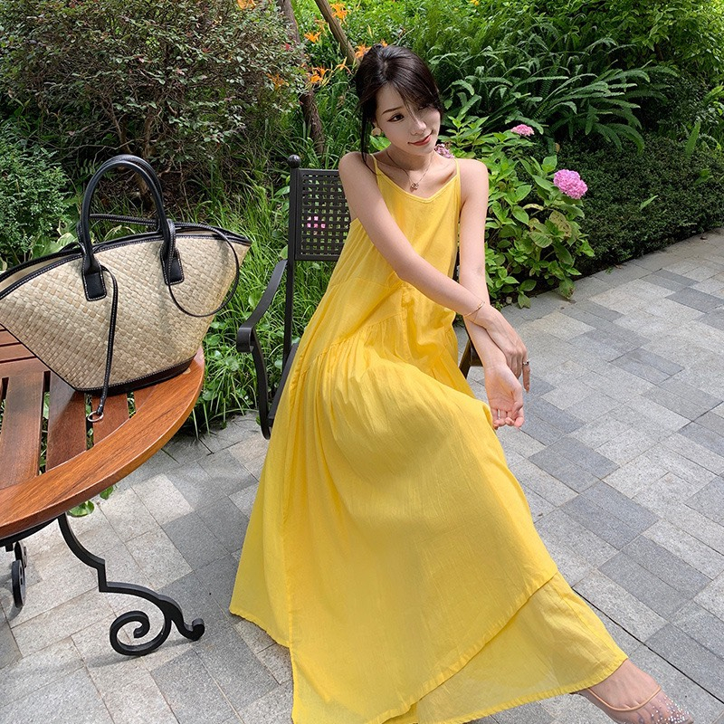 Đầm maxi vàng phong cách siêu dài