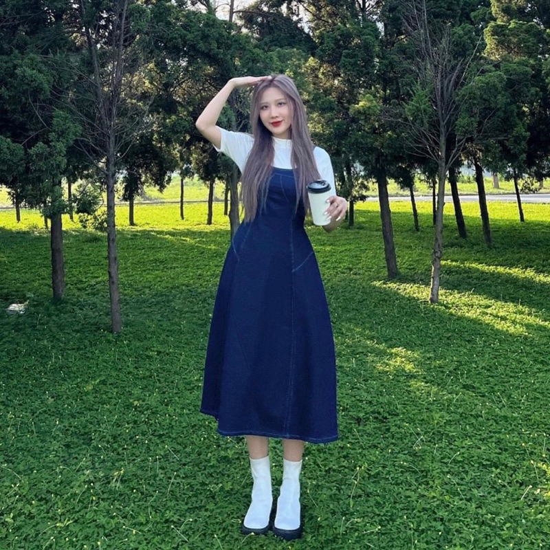 Set đầm yếm 2s midi jean + Áo thun trắng cổ tròn basic
