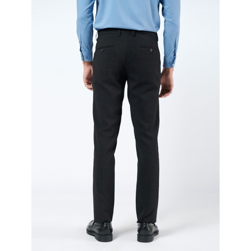 Quần âu owen màu đen kẻ chìm slim fit vải nano QS23497