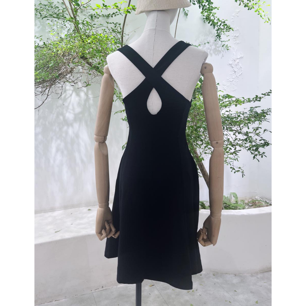 Đầm thun ngắn không tay form A chéo sau thời trang GAGO màu đen GG4342